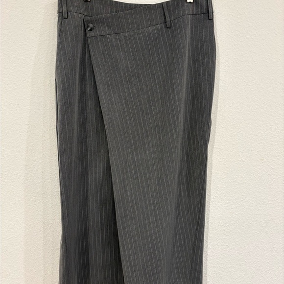 Astr Women's Gray Pinstripe Skirt - Picture 1 of 4